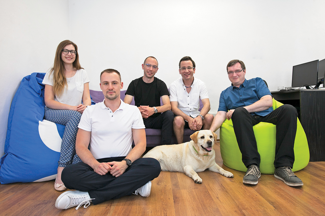 Vivantina team Vivantina team sitting on the couch